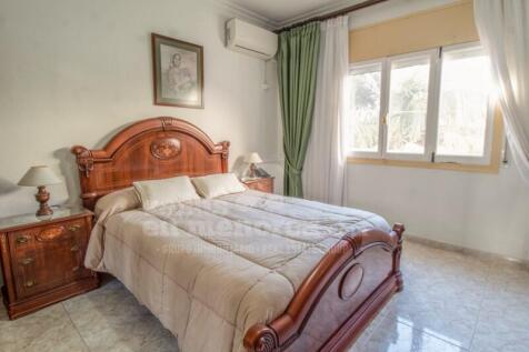 House with patio in Es Castell