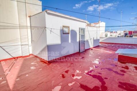 House with patio in Es Castell