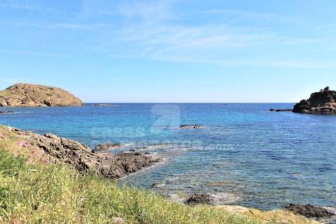 House on the seafront in Sa Mesquida