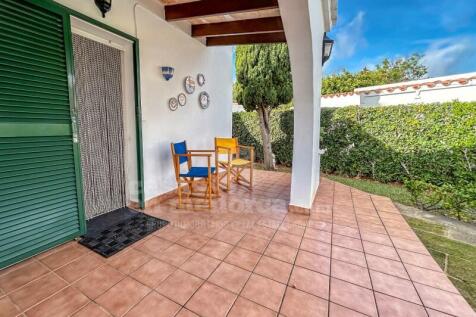 Detached villa with garden in Son Carrió