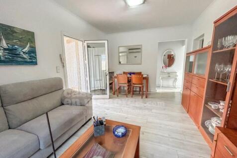 Detached villa with garden in Son Carrió