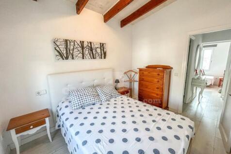 Detached villa with garden in Son Carrió