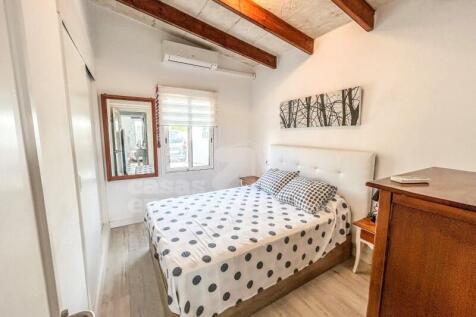 Detached villa with garden in Son Carrió