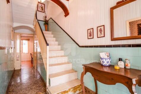 Entrance with staircase Casa Alaior