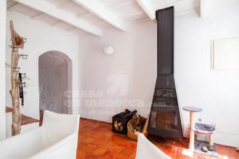 House with patio in Es Migjorn