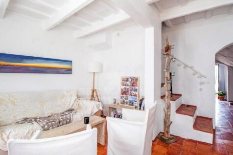 House with patio in Es Migjorn