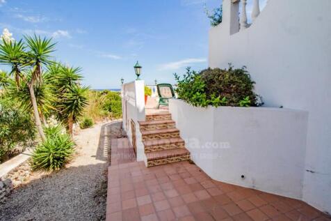 Villa with sea views in Addaia