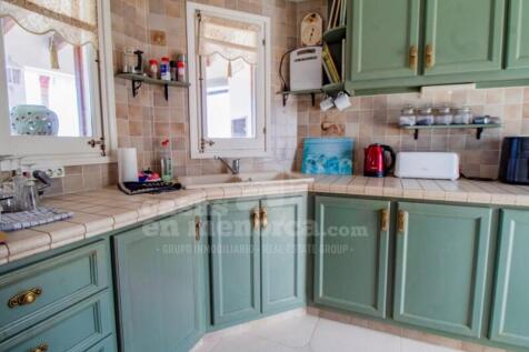 Villa with sea views in Addaia