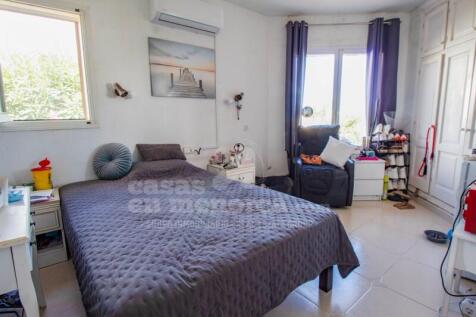 Villa with sea views in Addaia