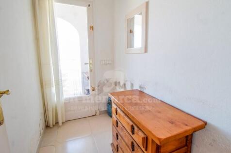 Villa with sea views in Addaia