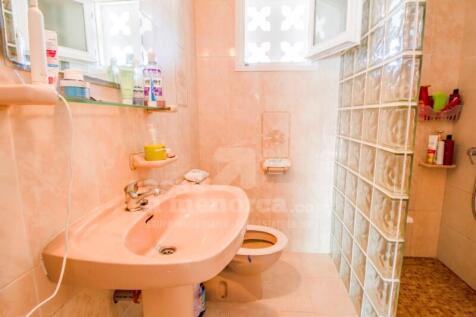 Villa with sea views in Addaia