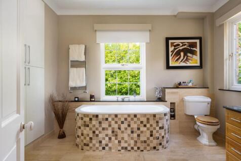 Main bed en-suite