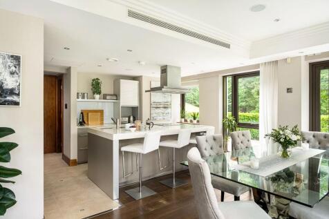 Kitchen dining area