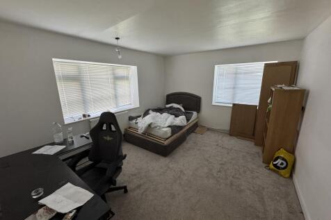 Bedroom 2 (2).JPEG