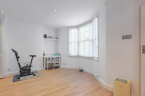 20251010064245_b-P1023984_2cszg