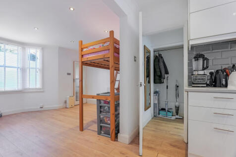 20251010064246_b-P1023994_i2EHz