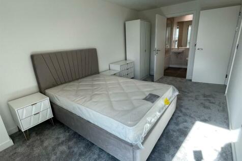 Bedroom 1 a.jpg