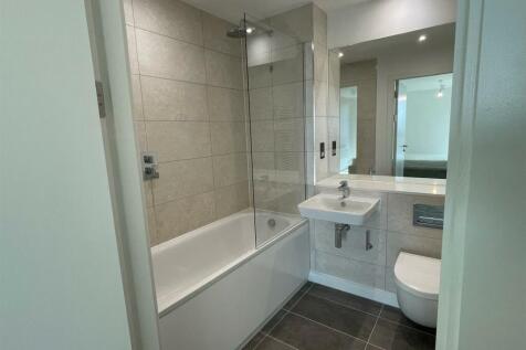 Bathroom 1.jpg