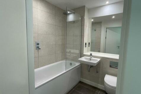 Bathroom 2.jpg
