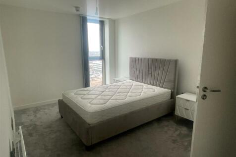 Bedroom 1a.jpg