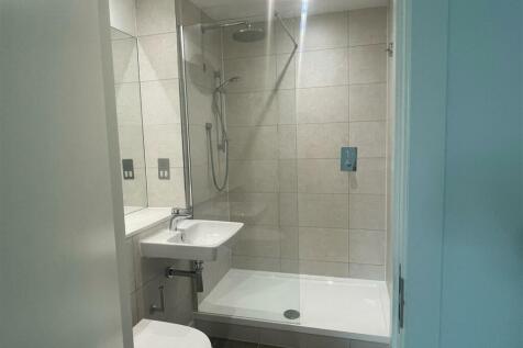 Bathroom 1.jpg