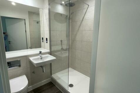Bathroom 2.jpg