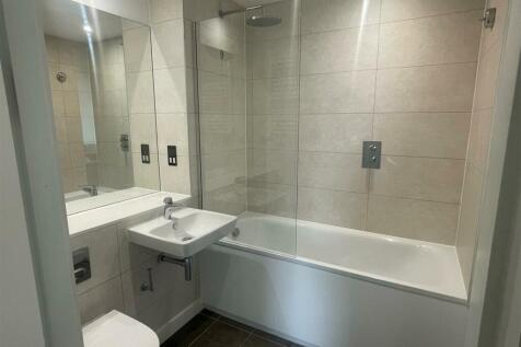 Bathroom 2.jpg