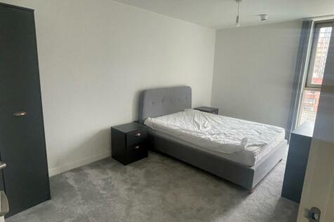 Bedroom 1.jpg