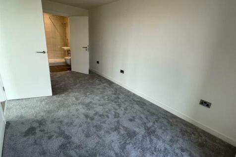 Bedroom b.jpg