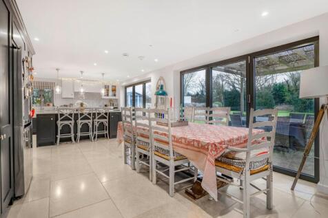 Kitchen/Dining Area
