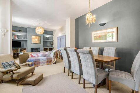 Sitting/Dining Room