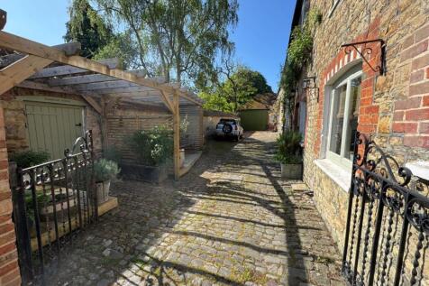 Courtyard &amp; Parking