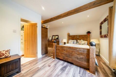 Bedroom 1.jpg