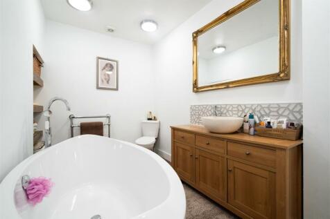 Bathroom.jpg