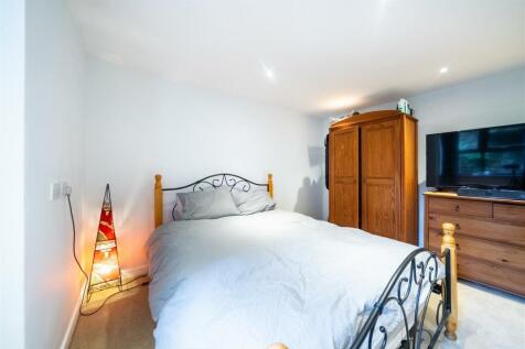 Bedroom 2-2.jpg