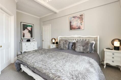Bed1.jpg