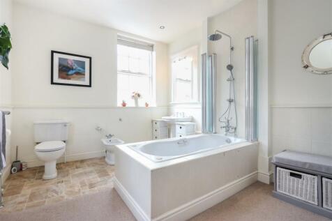 Bathroom2.jpg
