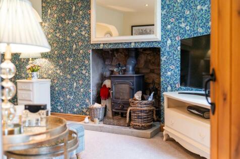 Living Room-5.jpg