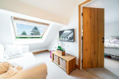 Bedroom 1-2.jpg