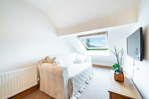 Bedroom 1.jpg