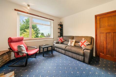 Living room-2.jpg