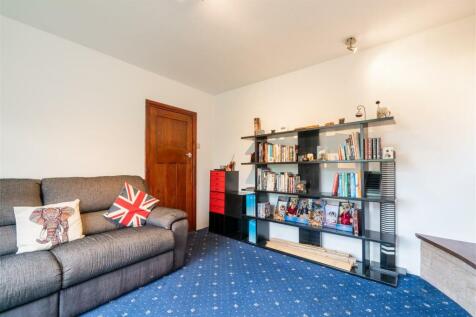 Living room-3.jpg