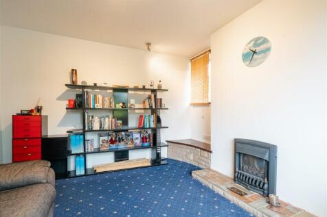 Living room-4.jpg