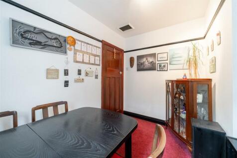 dining room-2.jpg