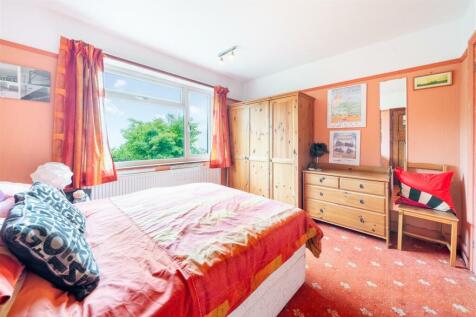Bedroom 1.jpg