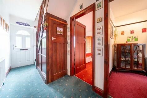 Hallway-2.jpg