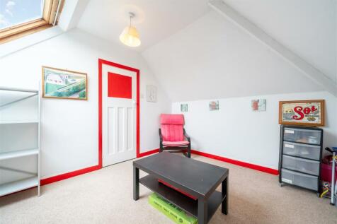 Bedroom 2-2.jpg