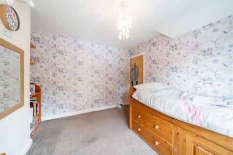 Bedroom 1.jpg