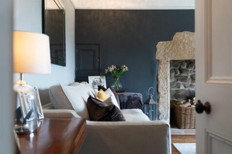 Living Room-4.jpg