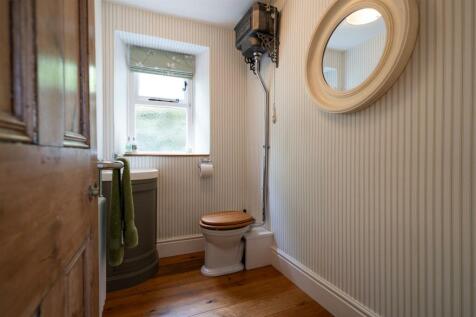 Downstairs WC.jpg